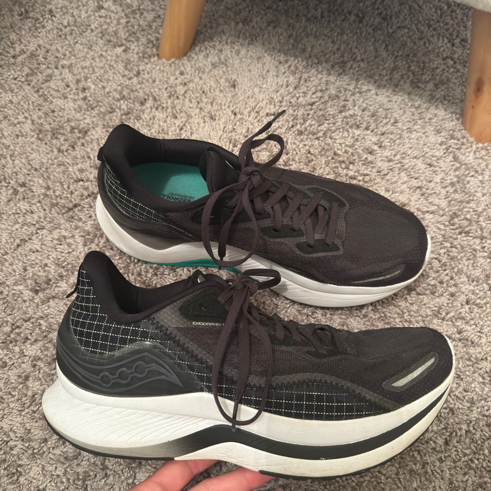 Saucony endorphin running shoes black and white 🏃🏽‍♀️👟